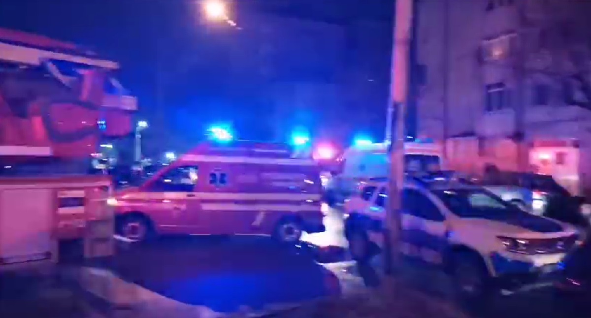 Garsonieră în flăcări: bărbat găsit decedat în interior